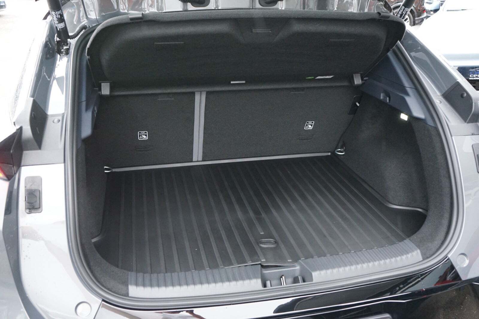 Grå Lynk & Co 02 fra 2025