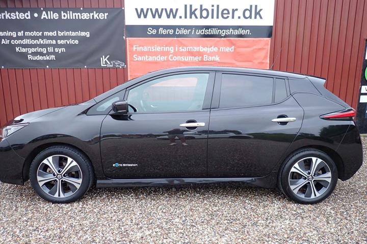 Sort Nissan Leaf fra 2019