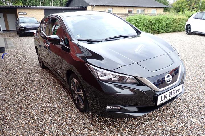 Sort Nissan Leaf fra 2019