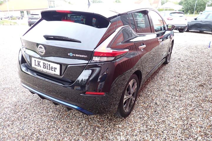 Sort Nissan Leaf fra 2019