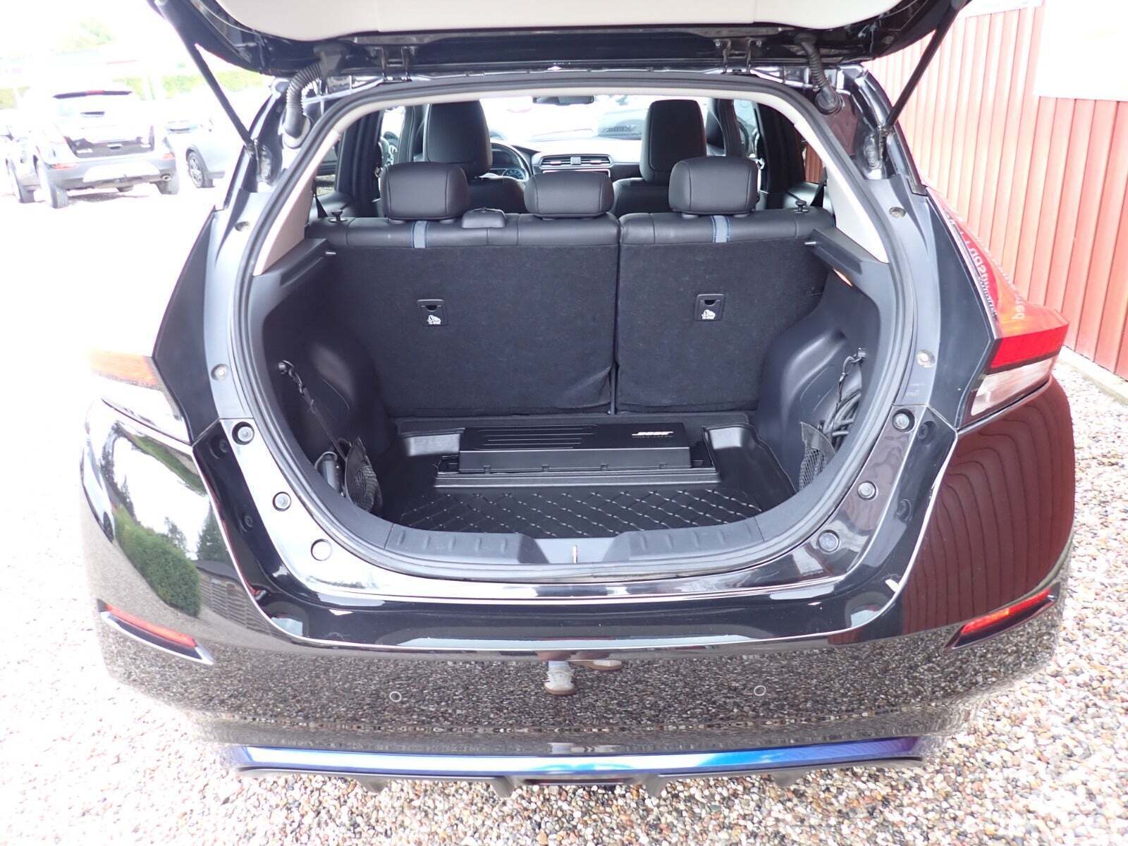 Sort Nissan Leaf fra 2019