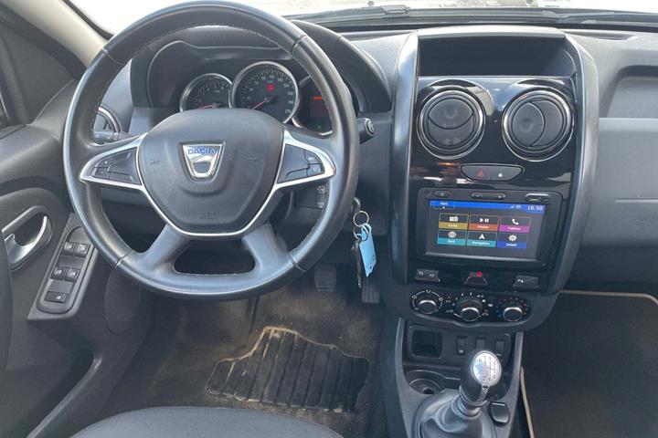 Sort Dacia Duster fra 2017