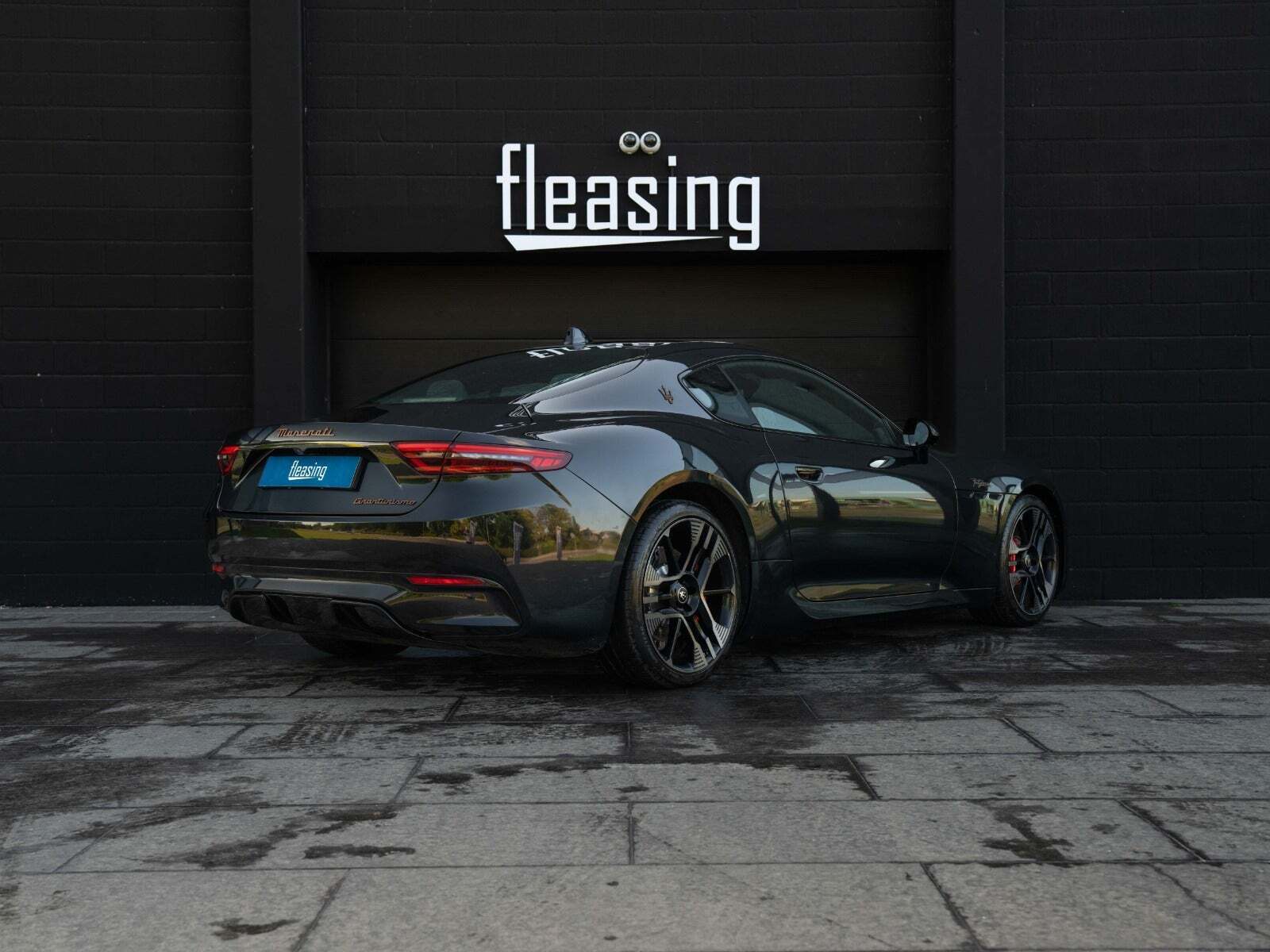 Sort Maserati Granturismo fra 2025