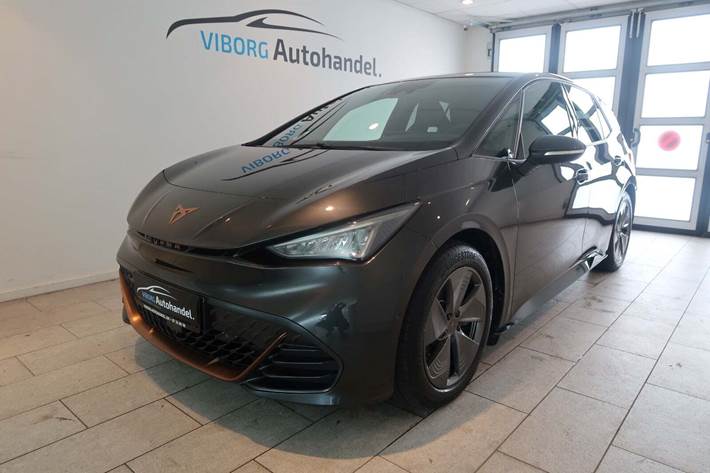 Grå Cupra Born fra 2022 set udefra