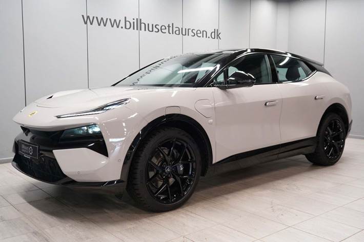 Grå Lotus Eletre fra 2023 set udefra