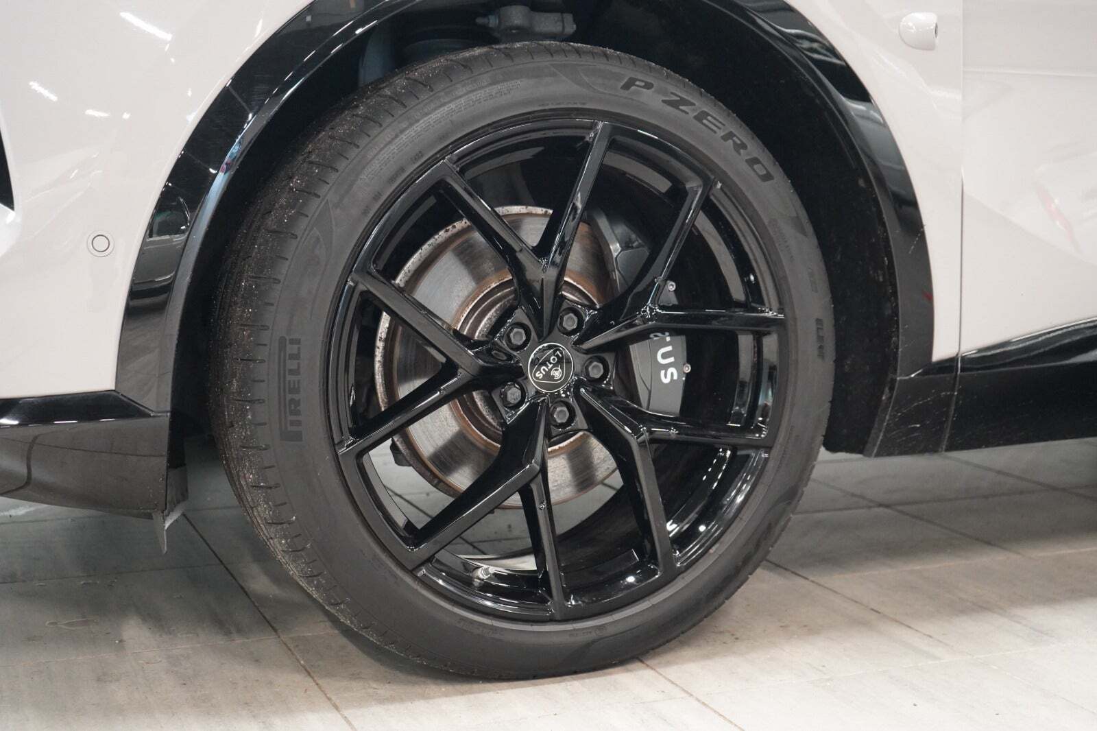 Grå Lotus Eletre fra 2023