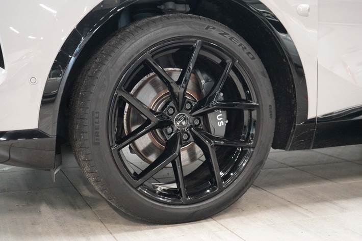 Grå Lotus Eletre fra 2023