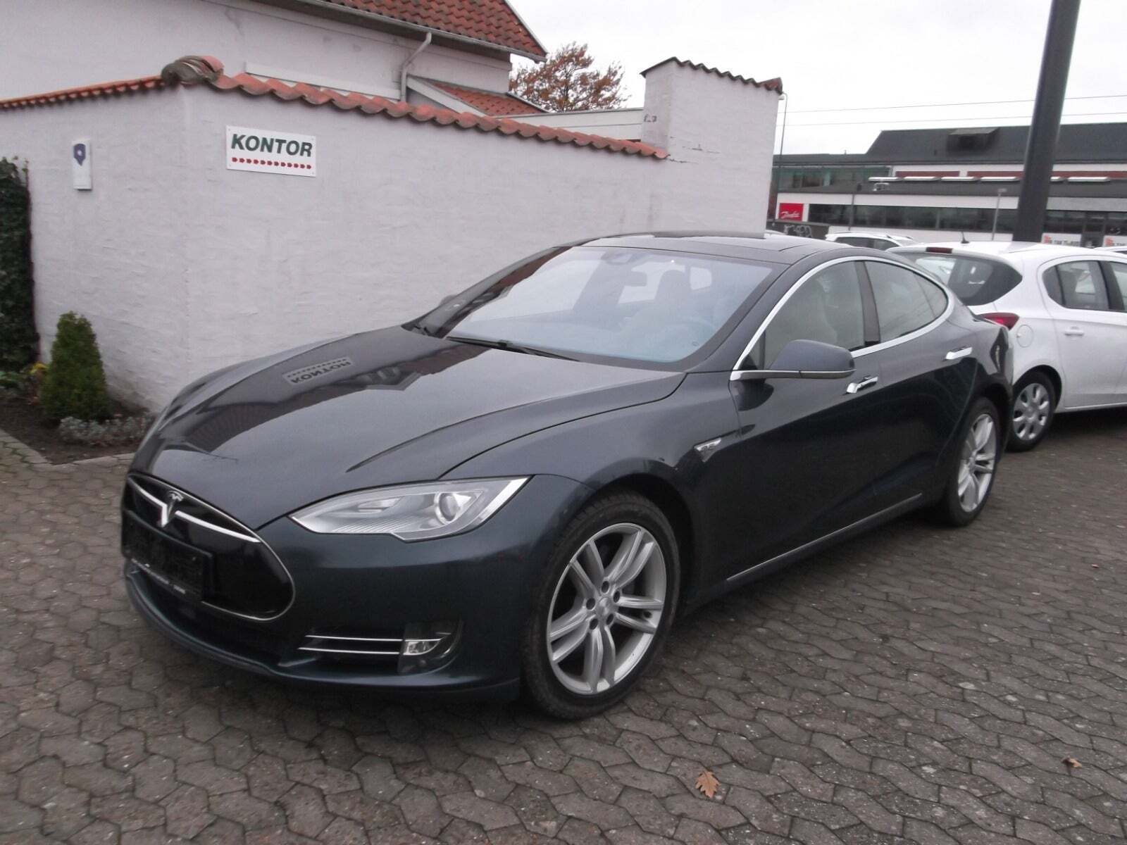 Tesla Model S 90D