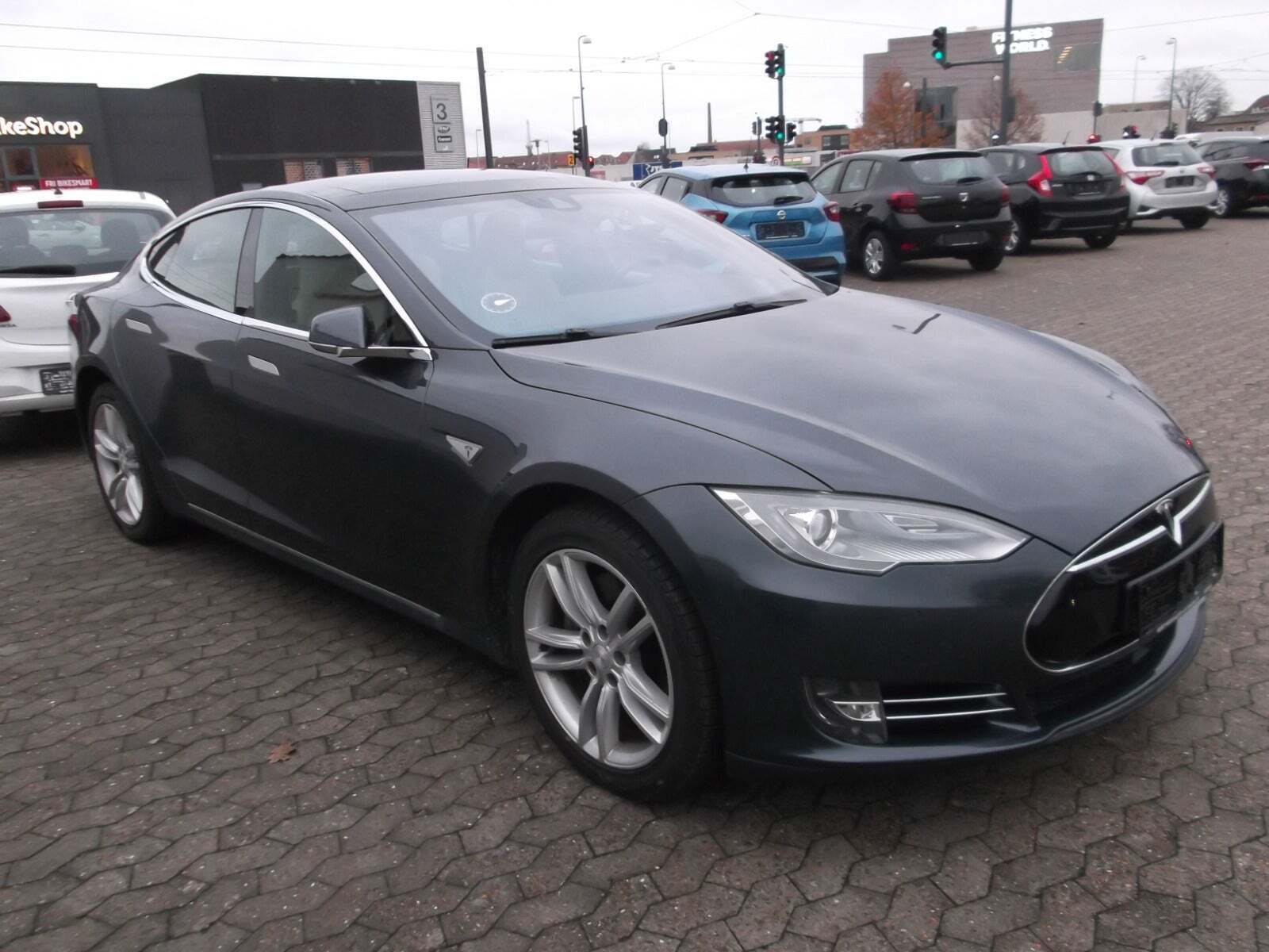 Tesla Model S 90D