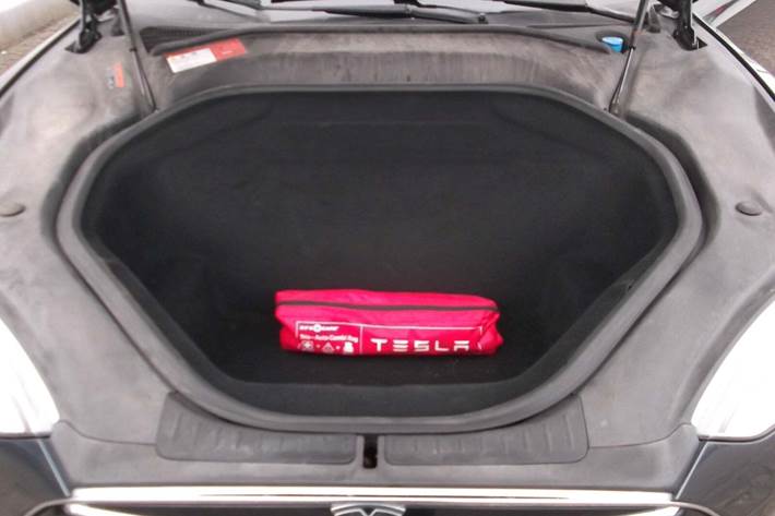 Grå Tesla Model S fra 2015