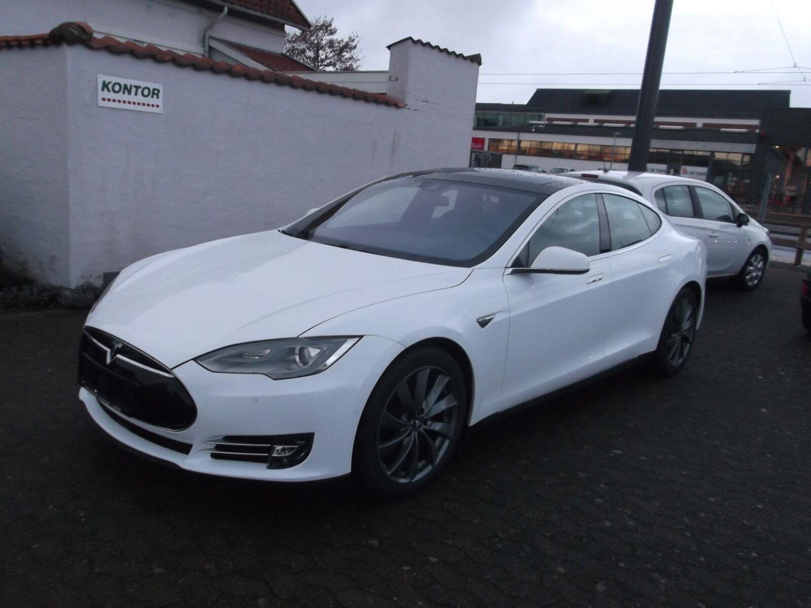 Tesla Model S 70D