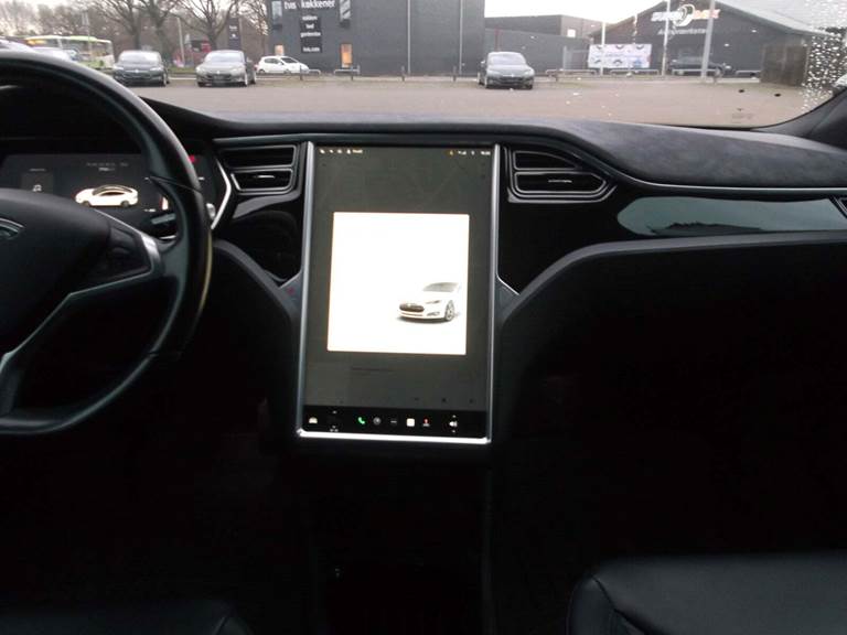Tesla Model S 70D
