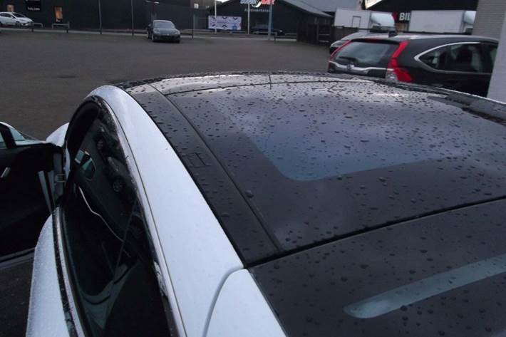 Hvid Tesla Model S fra 2015