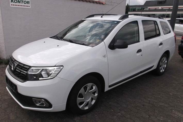 Hvid Dacia Logan fra 2018 set udefra