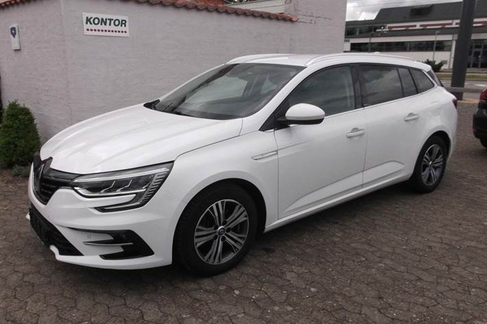 Hvid Renault Megane IV fra 2021 set udefra