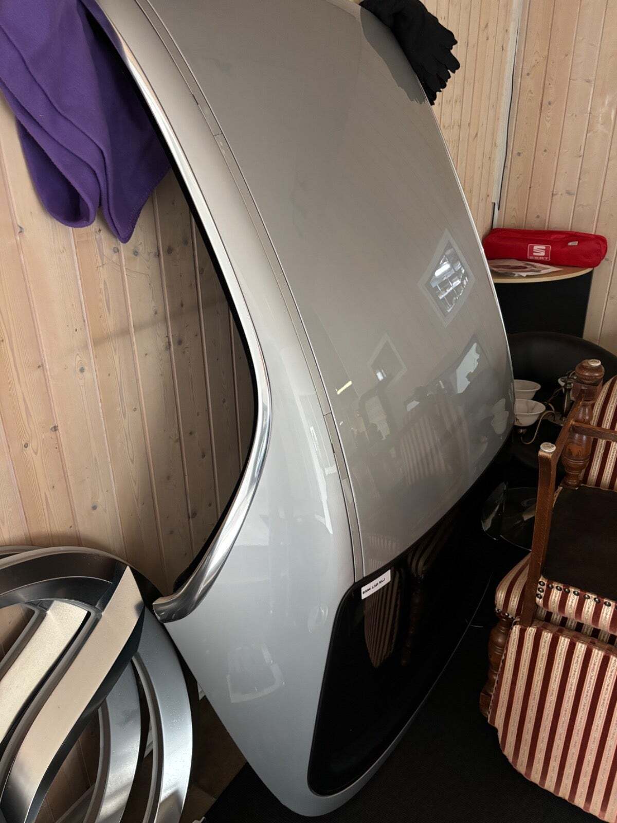 Sølv BMW 318Ci fra 2003 set udefra