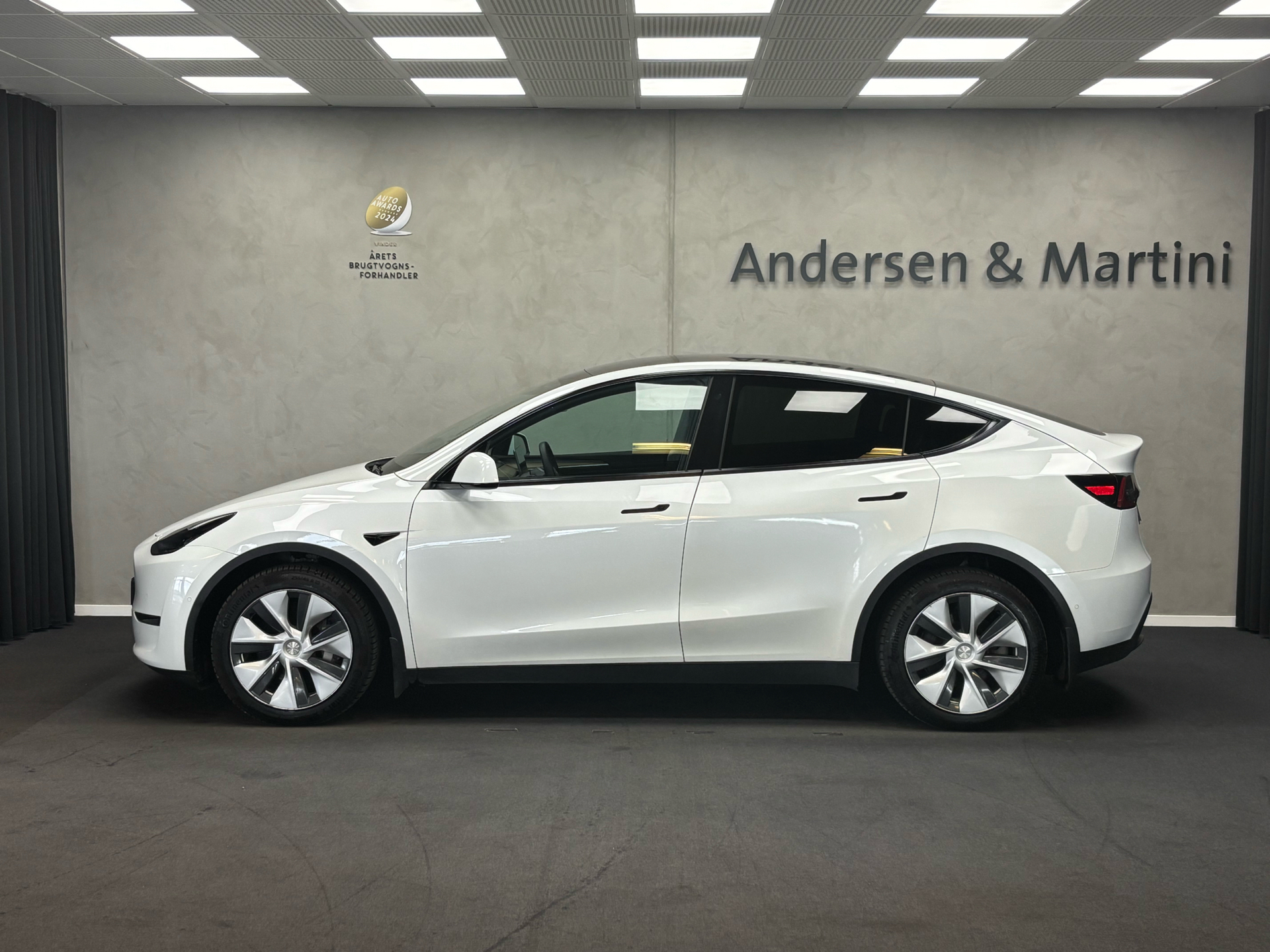 Tesla Model Y EL Long Range AWD 514HK 5d Aut.