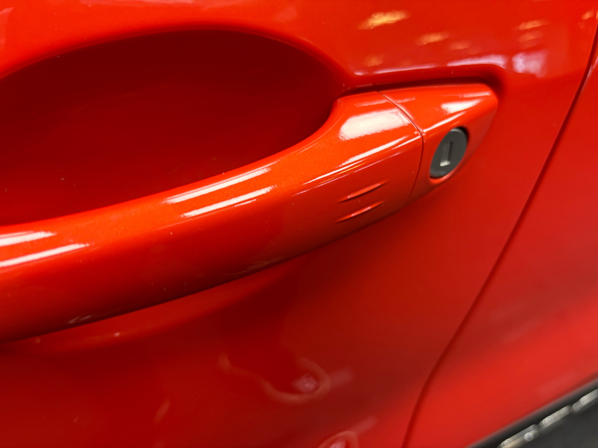 Rød Fiat 600e fra 2023