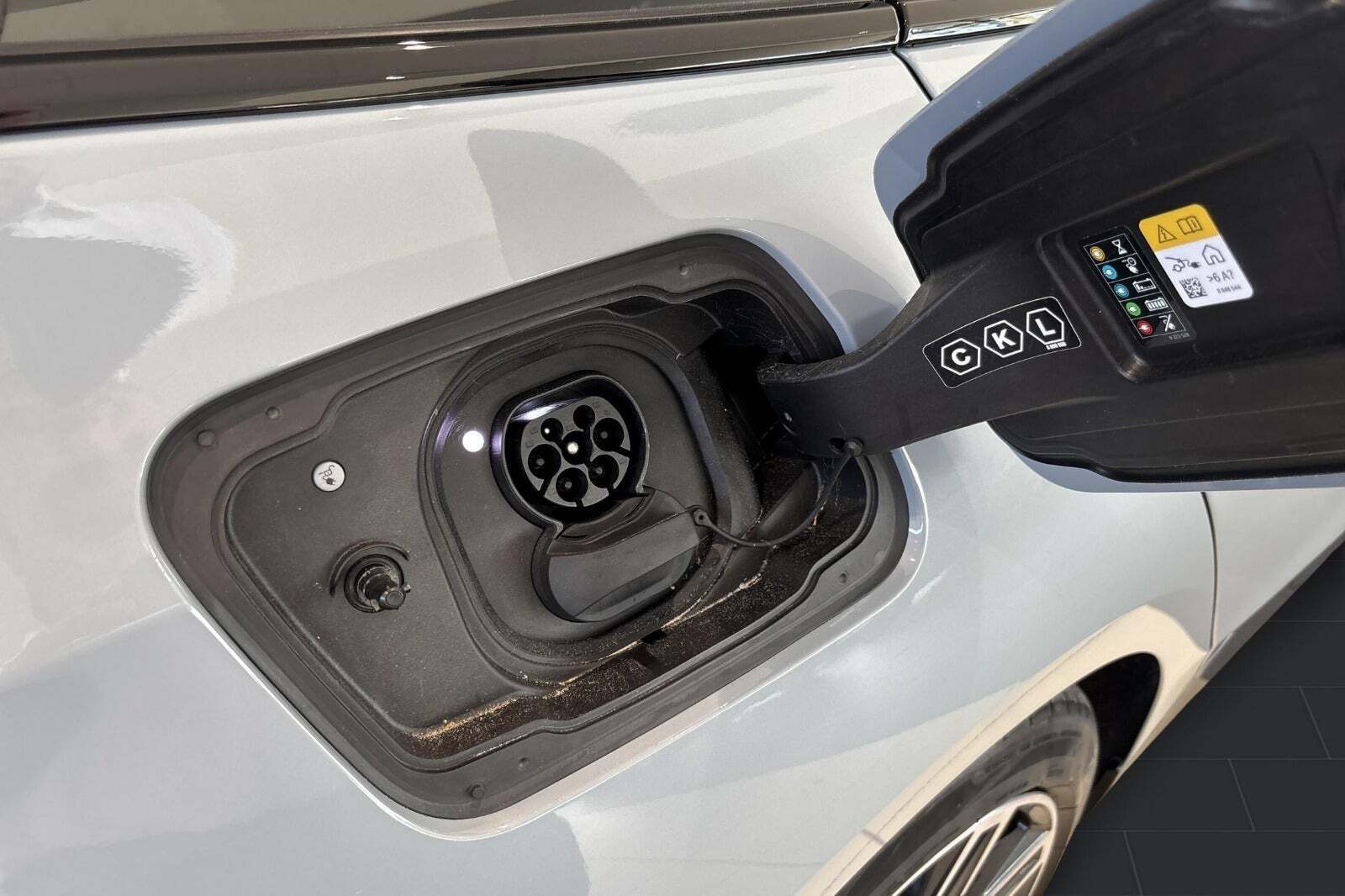 Grå BMW i5 fra 2024