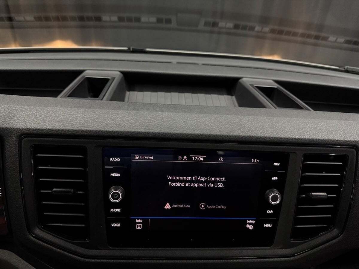 Hvid VW Crafter 35 fra 2024