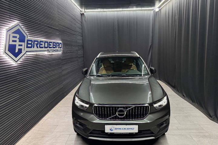 Grå Volvo XC40 fra 2019