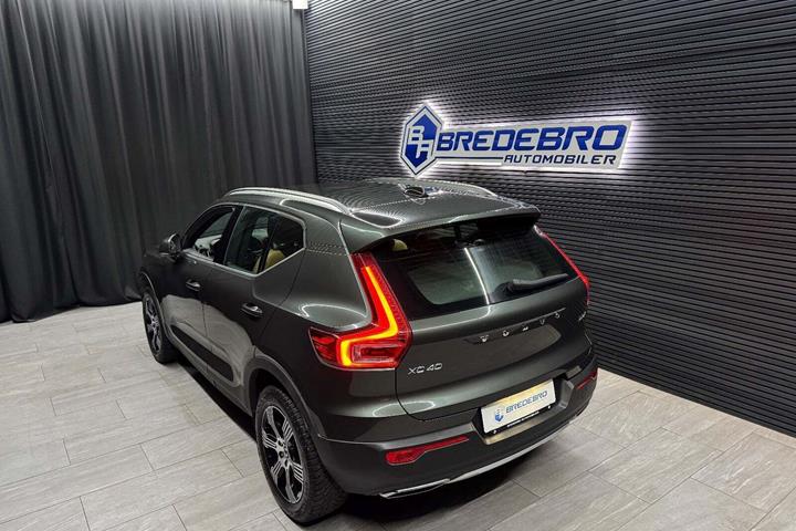 Grå Volvo XC40 fra 2019