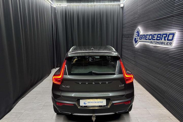 Grå Volvo XC40 fra 2019