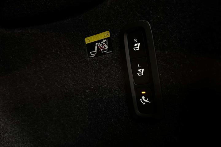 Grå Volvo XC40 fra 2019