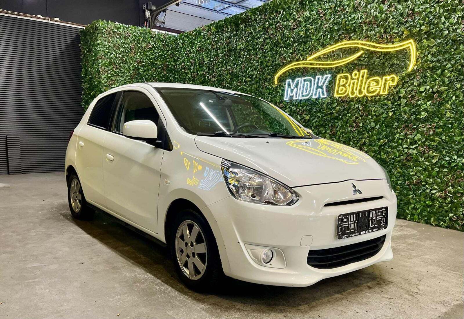 Mitsubishi Space Star 1,2 Black & White