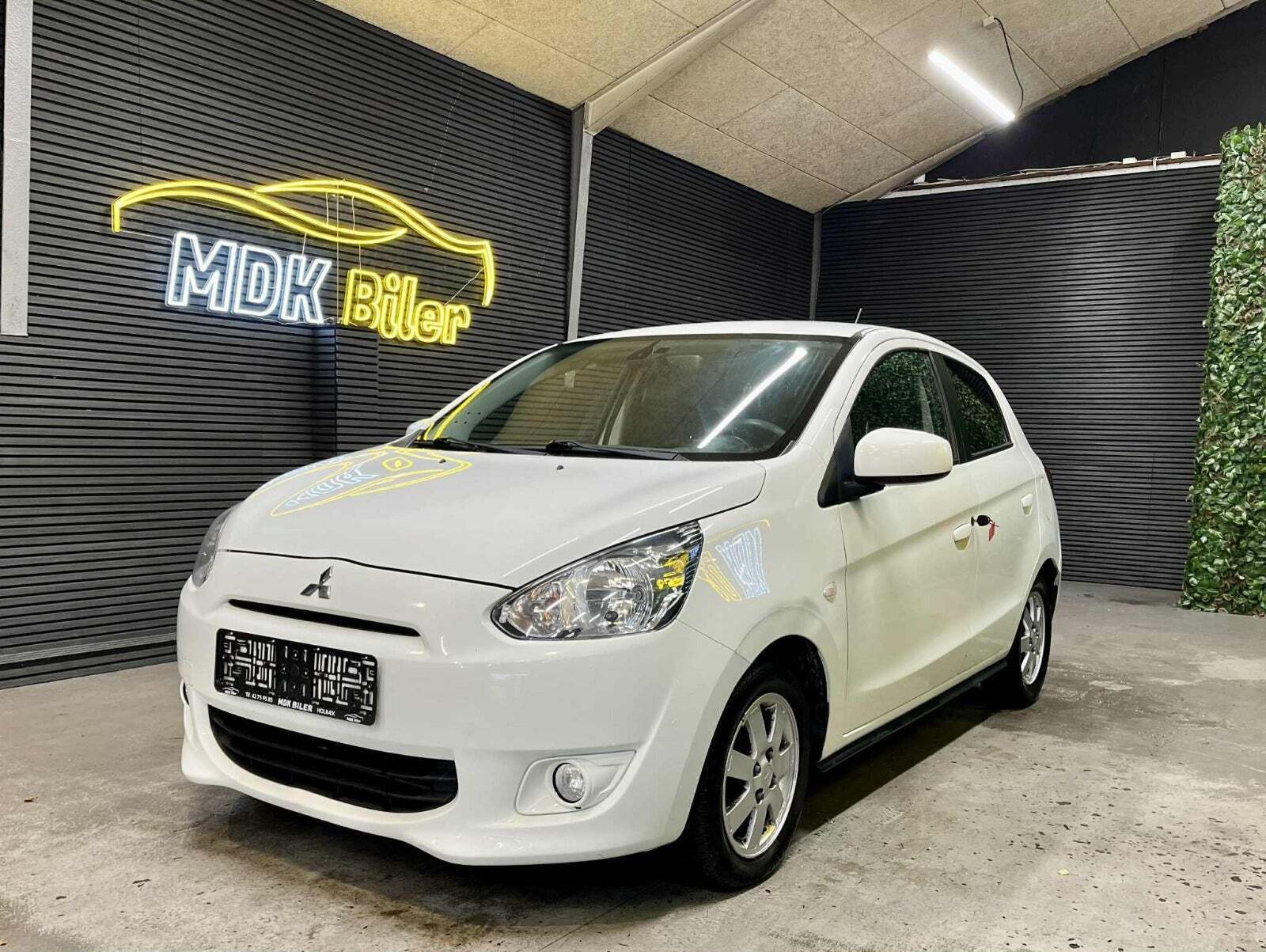 Mitsubishi Space Star 1,2 Black & White