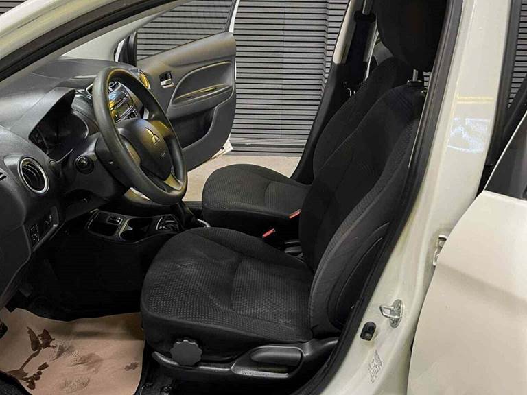 Mitsubishi Space Star 1,2 Black & White