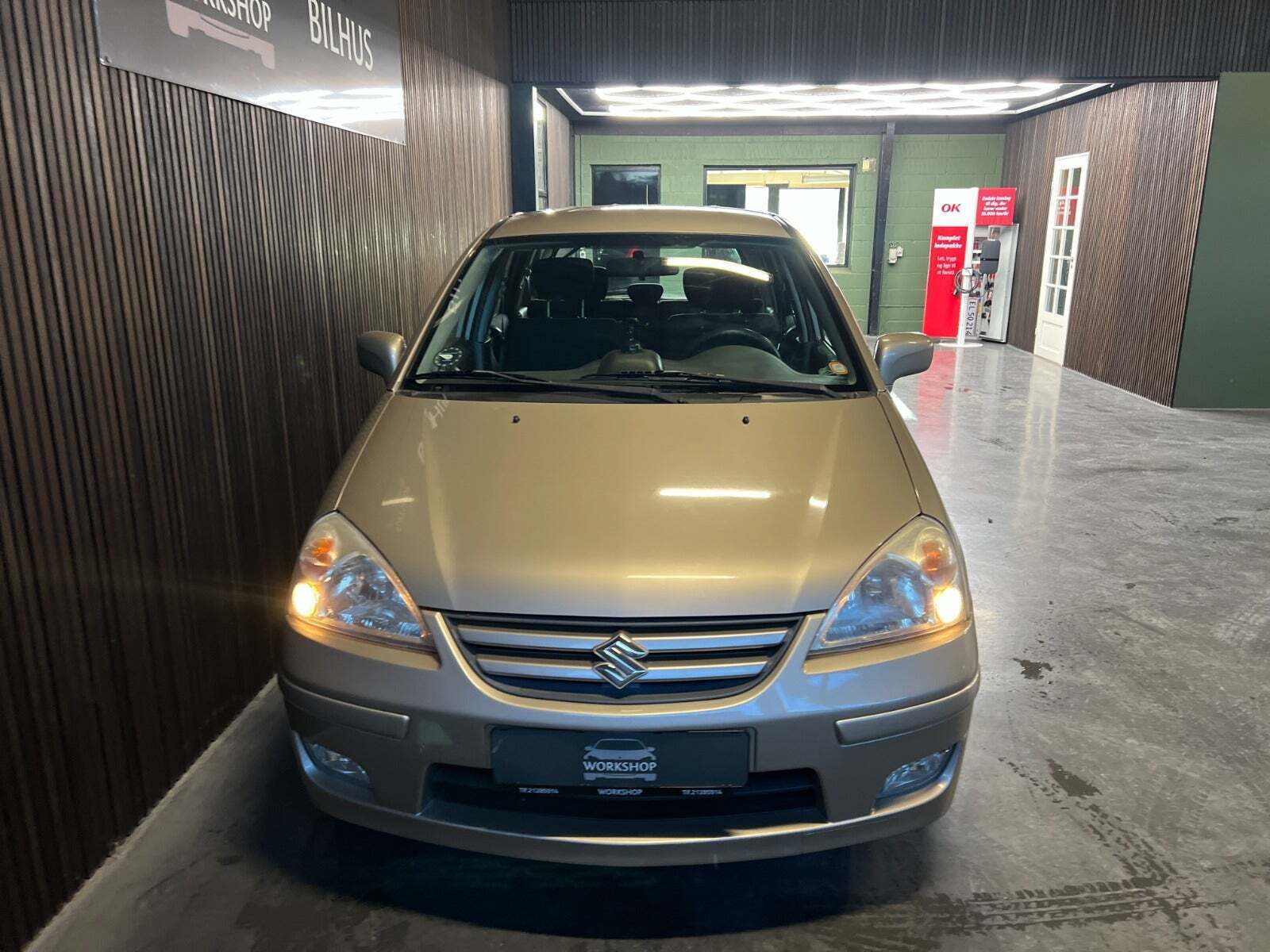 Orange Suzuki Liana fra 2005