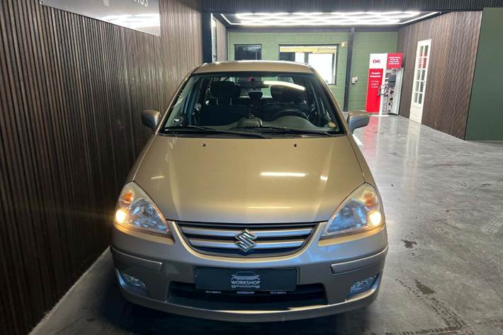 Orange Suzuki Liana fra 2005