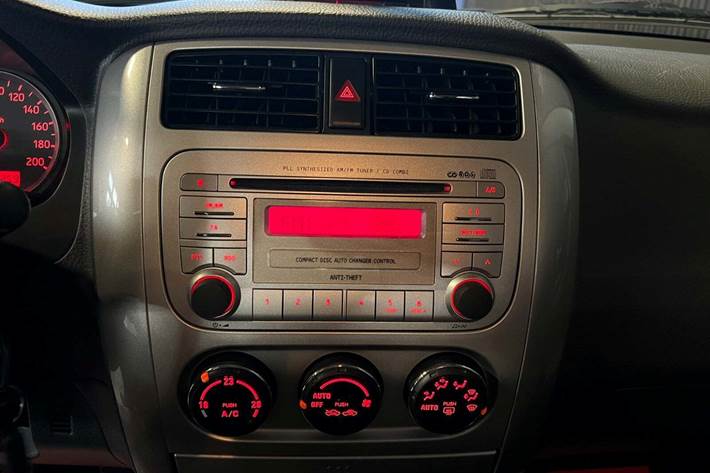 Orange Suzuki Liana fra 2005