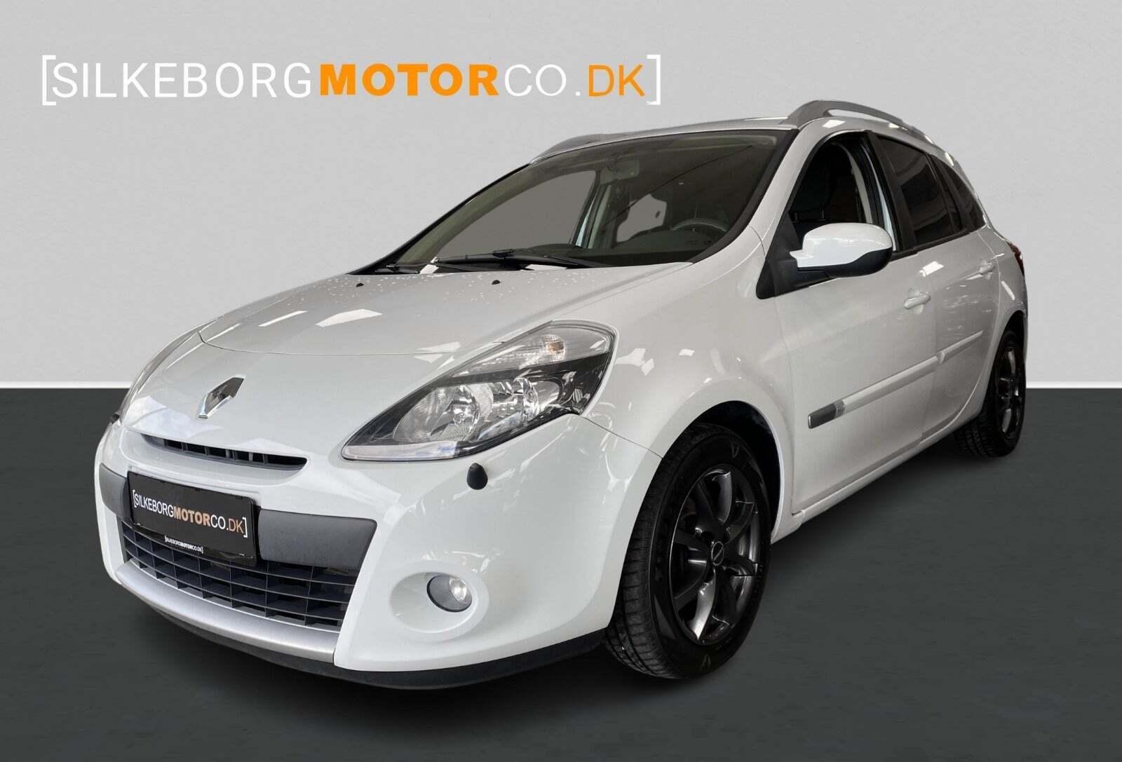 Hvid Renault Clio III fra 2012 set udefra