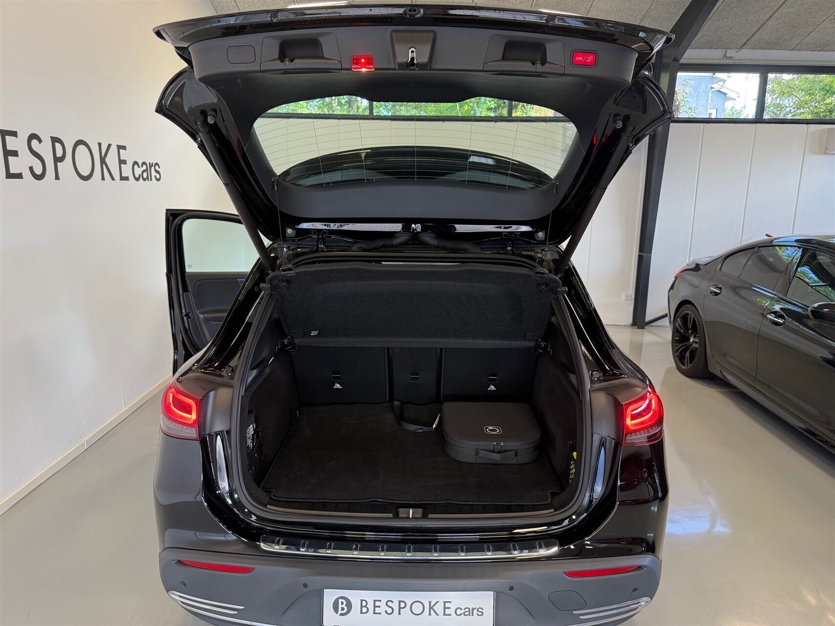 Sort Mercedes EQA 250 fra 2023