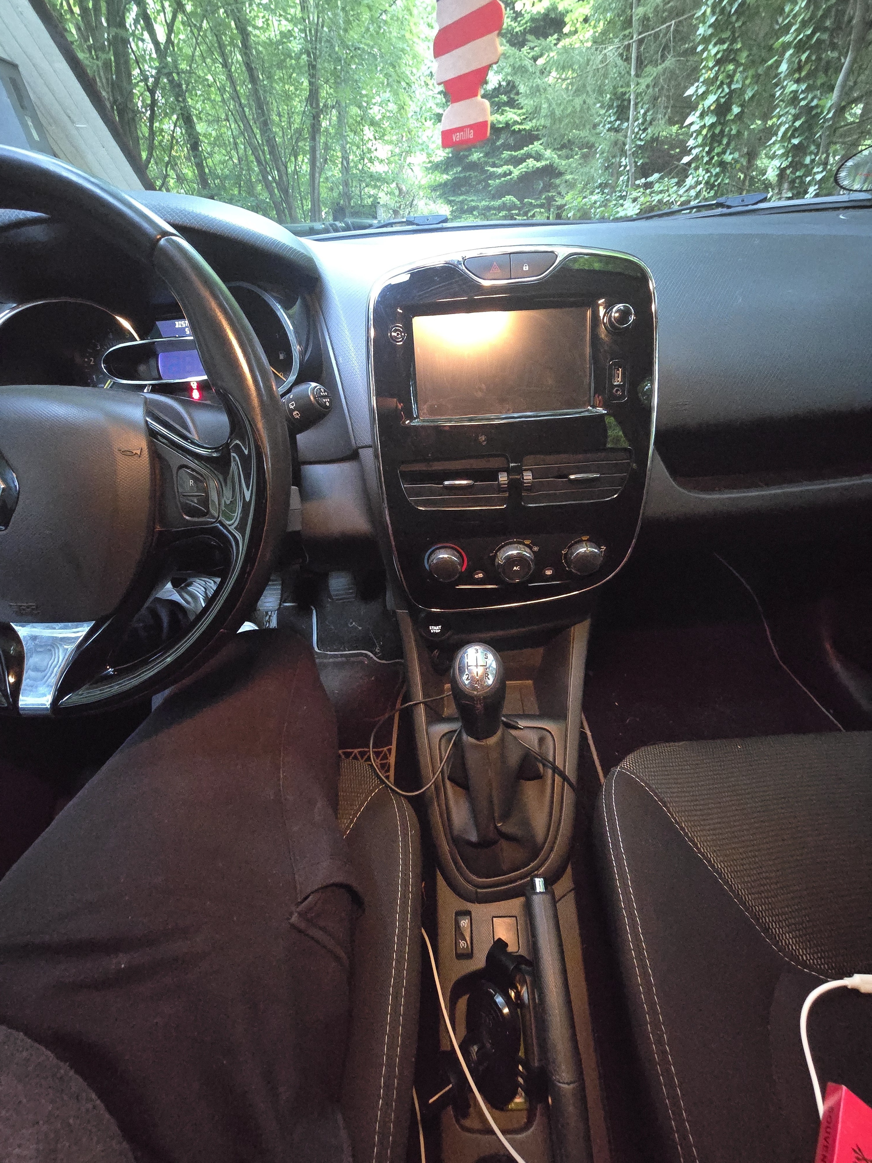 Brun Renault Ny Clio fra 2013
