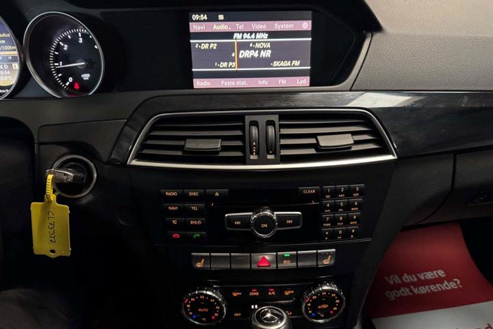 undefined Mercedes C220 fra 2012 set indefra