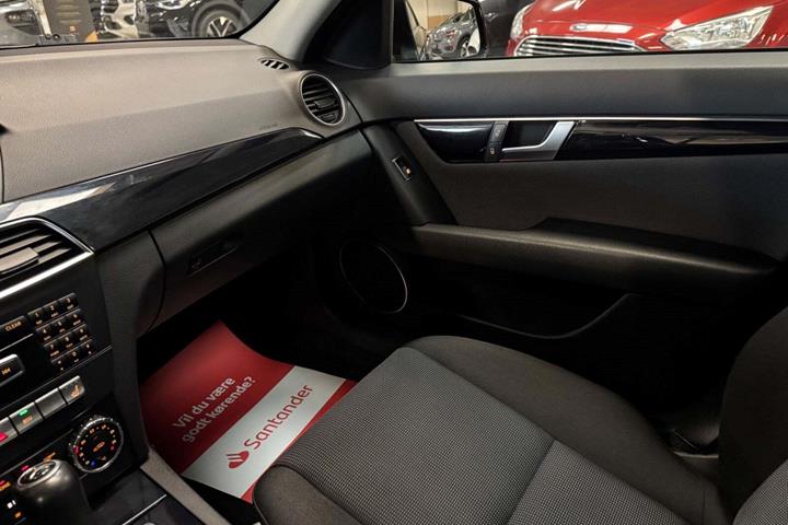 undefined Mercedes C220 fra 2012 set indefra
