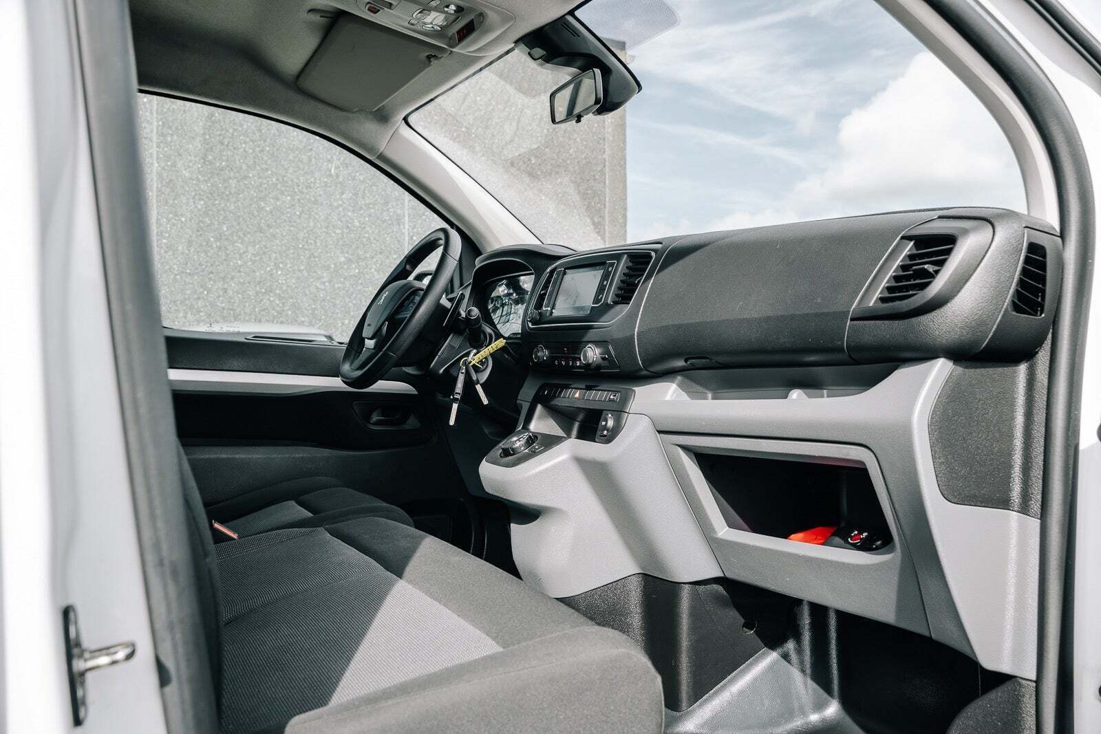Hvid Peugeot Expert fra 2021
