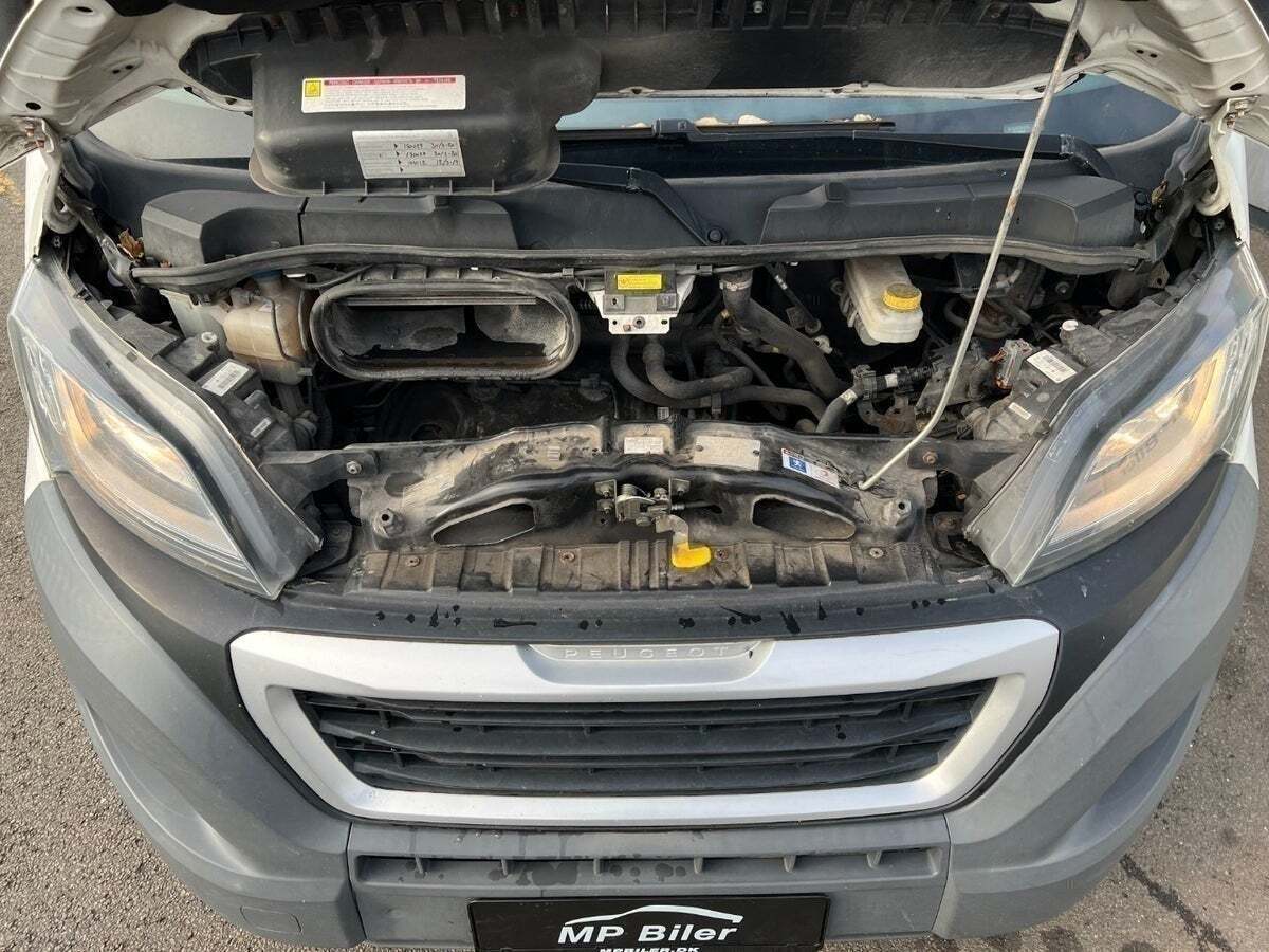 Hvid Peugeot Boxer 335 fra 2016