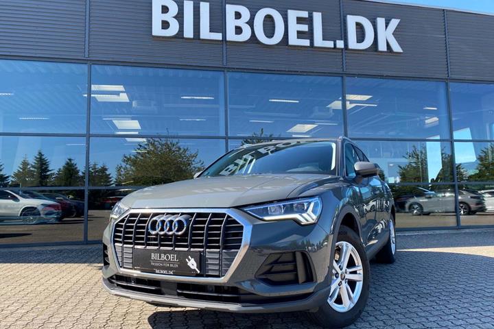 Grå Audi Q3 fra 2022
