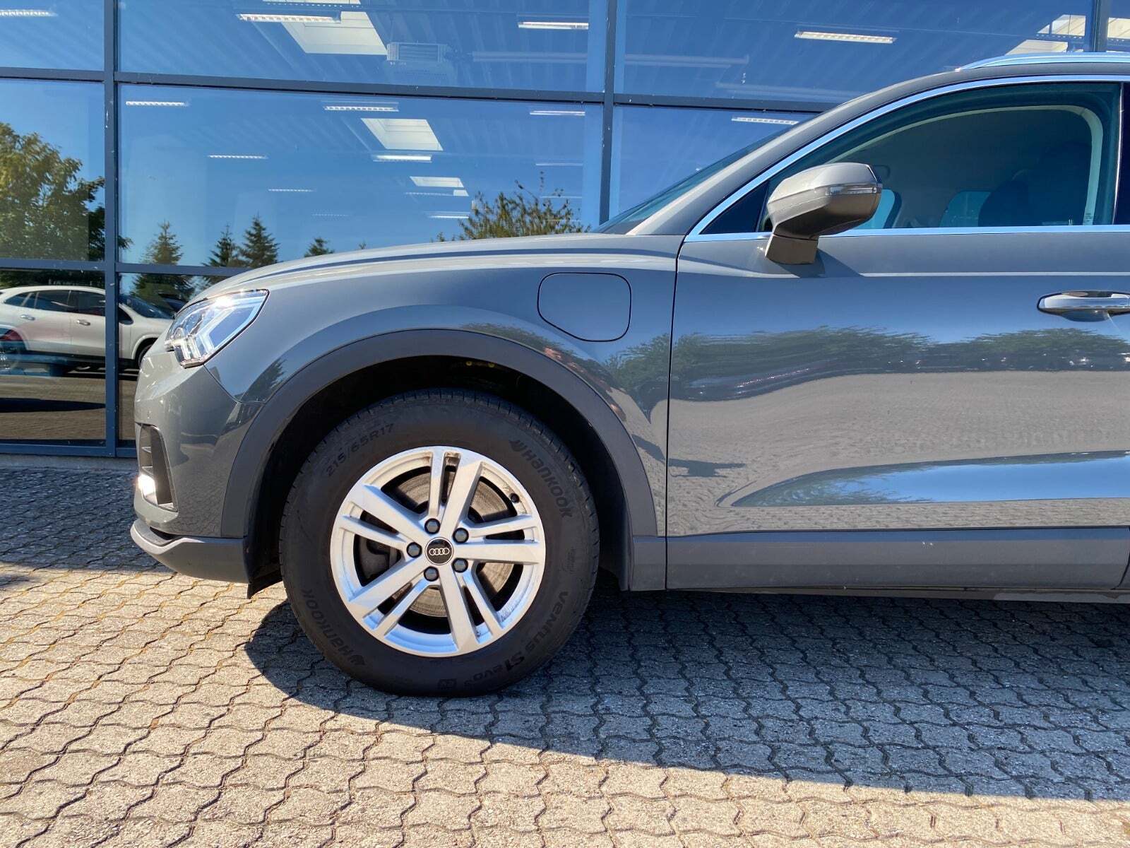 Grå Audi Q3 fra 2022