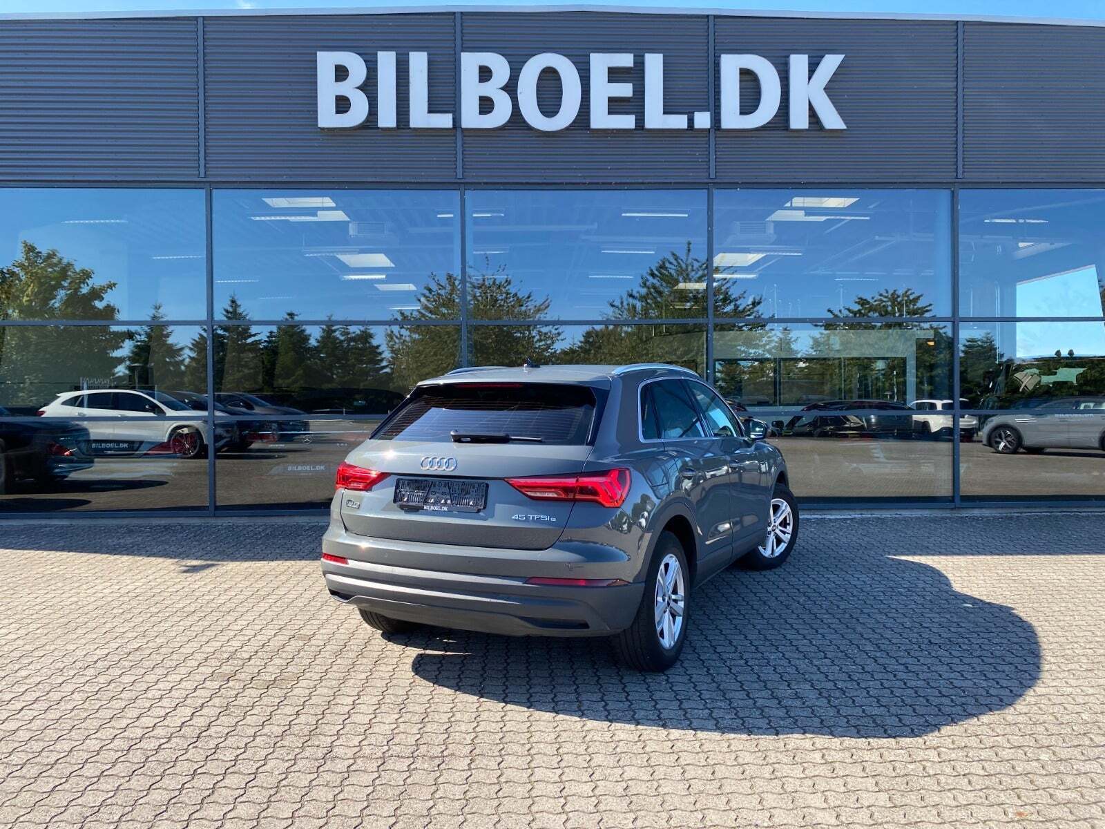 Grå Audi Q3 fra 2022