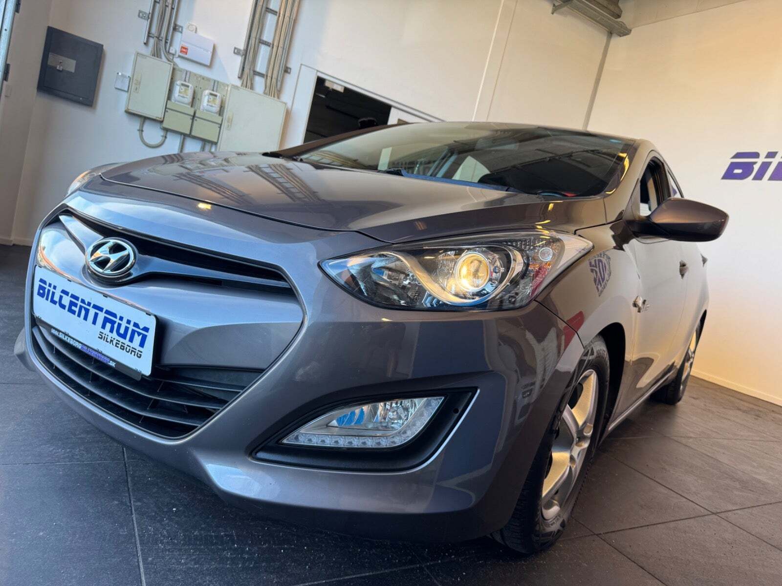Brun Hyundai i30 fra 2014