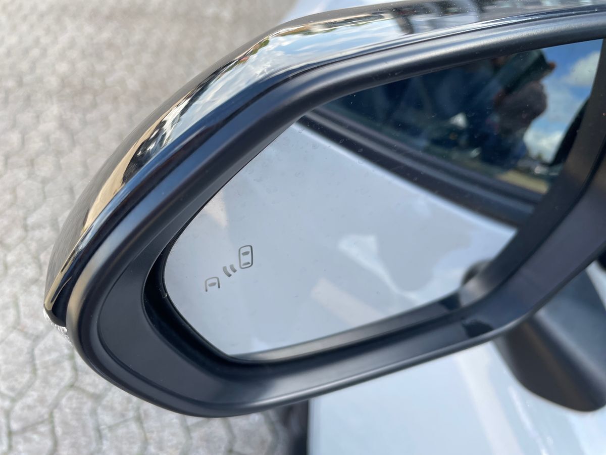 Grå Toyota Yaris Cross fra 2023