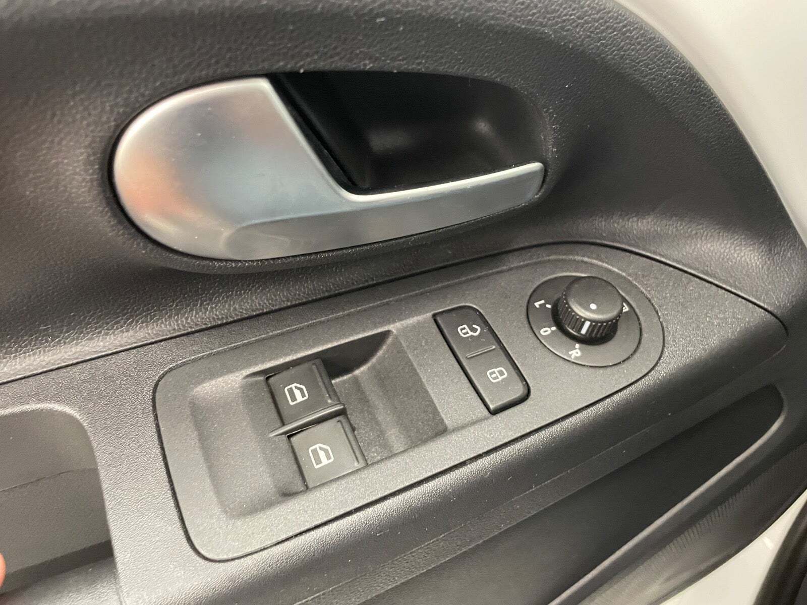 Hvid VW UP! fra 2023