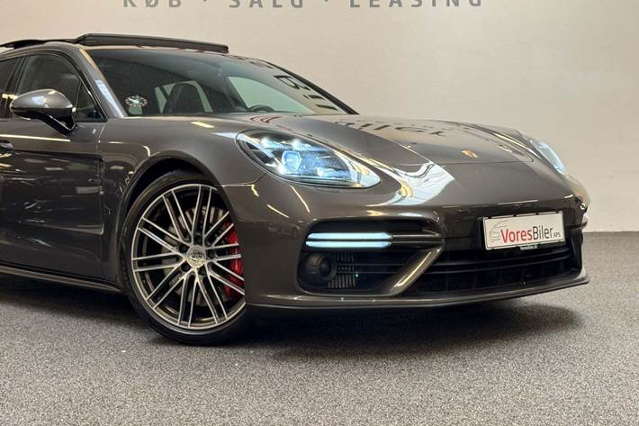 Grå Porsche Panamera Turbo fra 2018