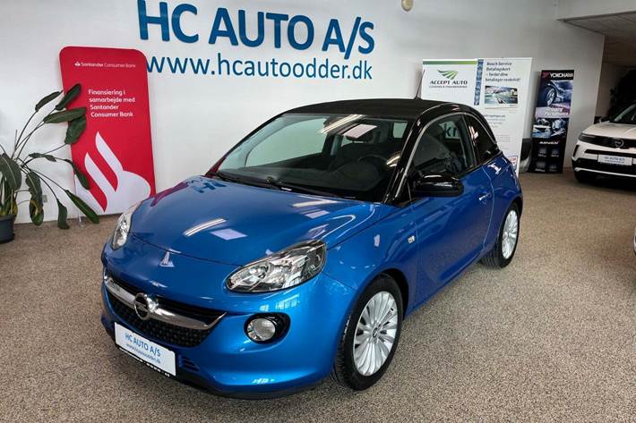 Blå Opel Adam fra 2017 set udefra