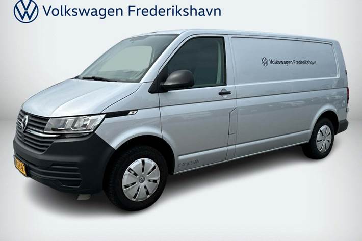 Sølv VW Transporter fra 2023